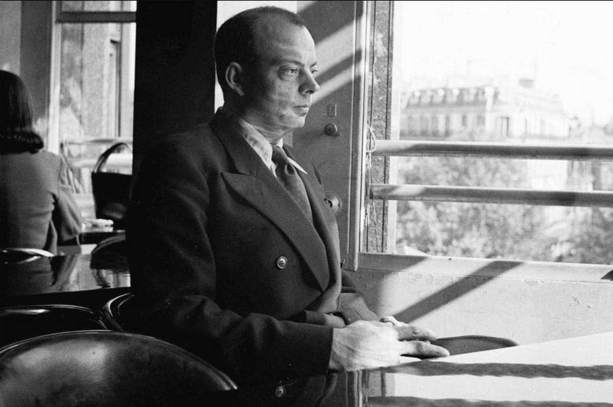 Антуа́н де Сент-Экзюпери́ (29 июня 1900, Лион, Франция — 31 июля 1944, Средиземное море) — французский писатель, журналист, поэт, сценарист и профессиональный лётчик.