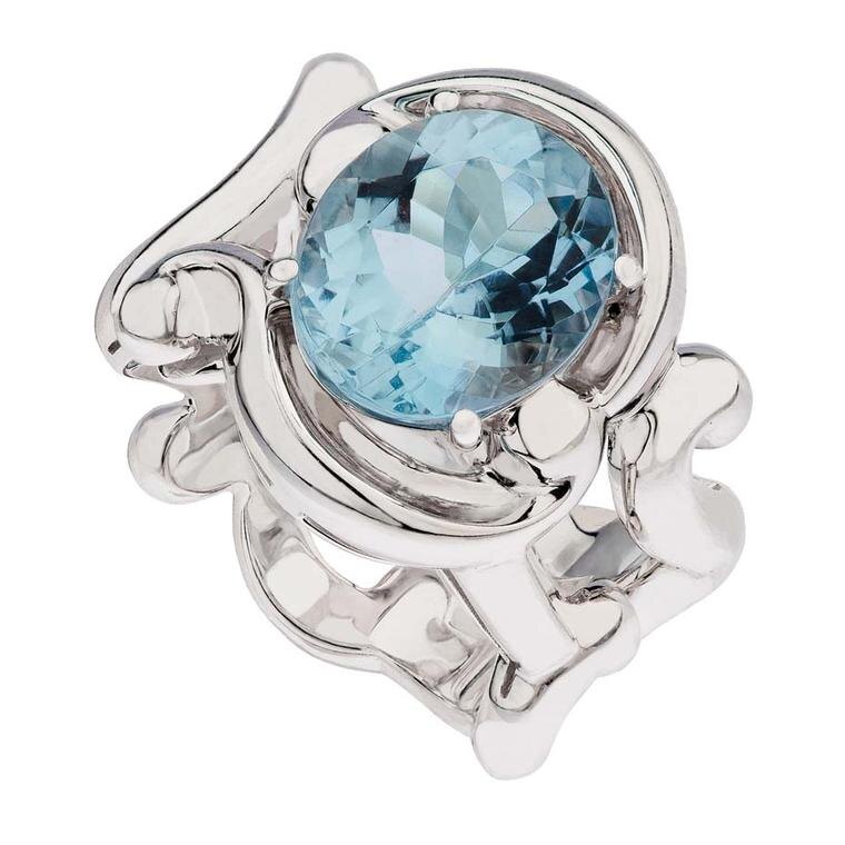Кольцо Fabergé Rococo из белого золота с аквамарином (4887 фунтов стерлингов).