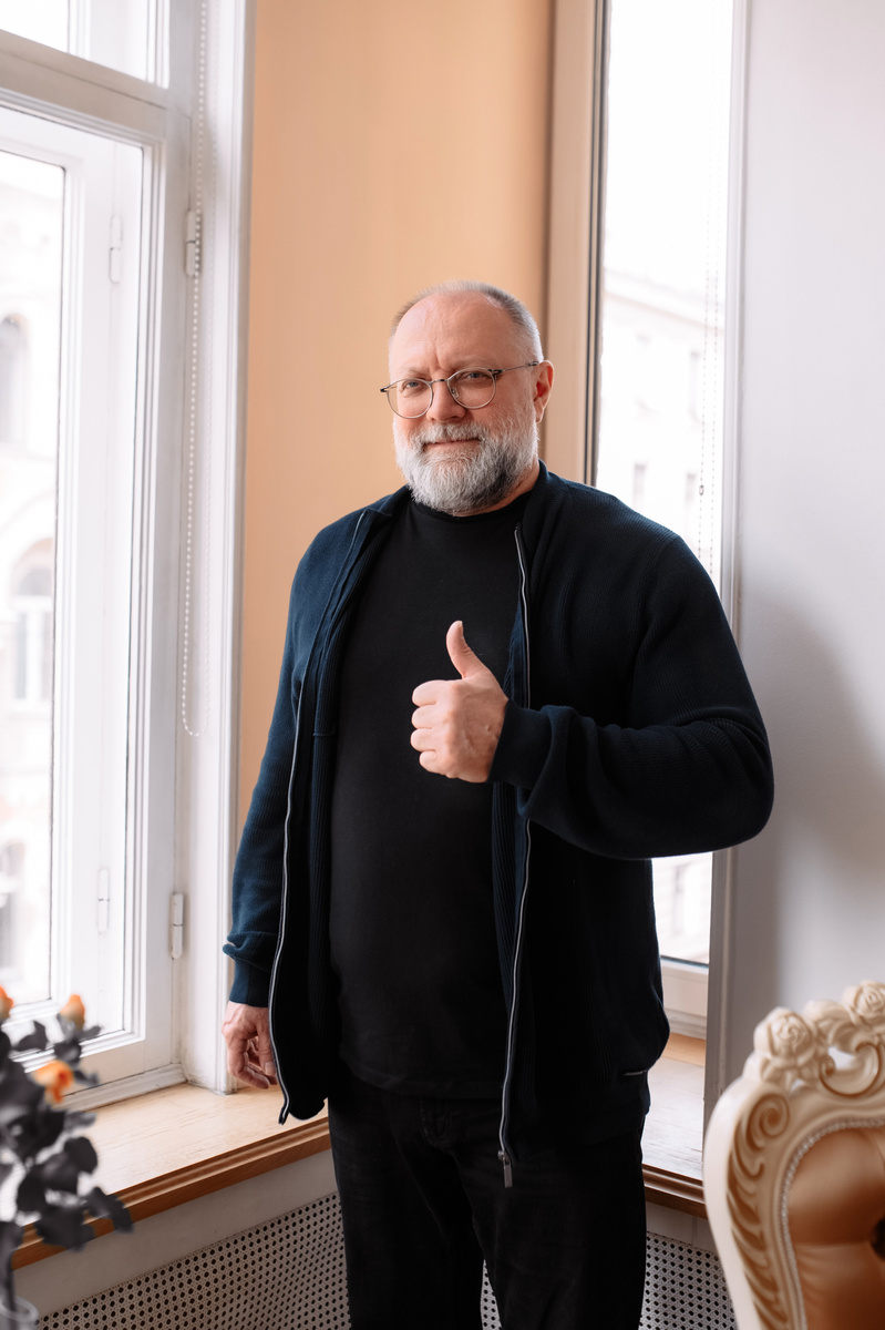 Успехов вам, друзья! Выгодных сделок и много улыбок! Ваш Александр Санкин