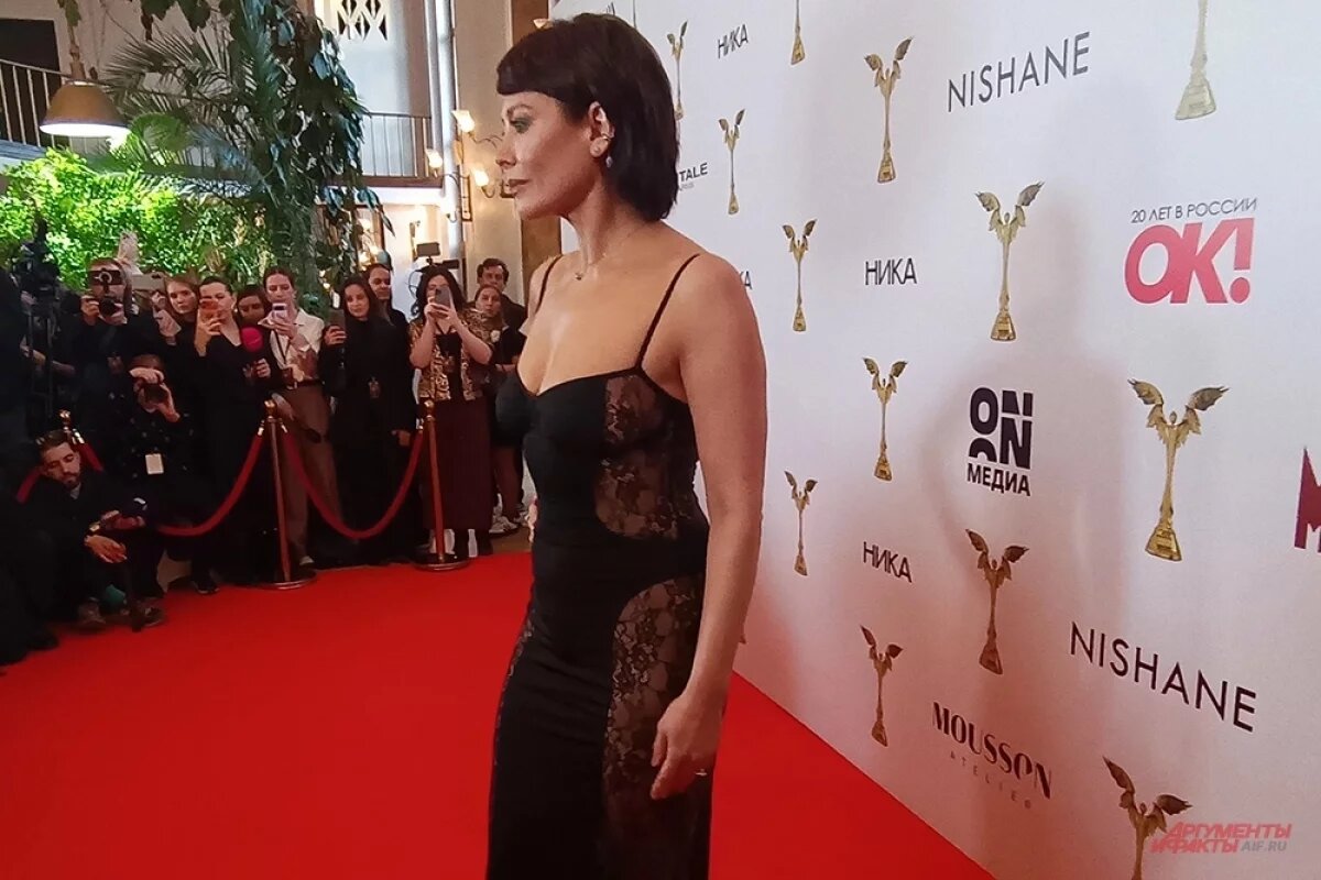    Актриса Волкова опровергла слухи о романе с Баранчеевым после поцелуя