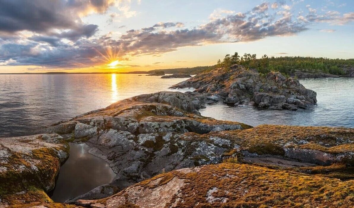 Спокойный рассвет в Карельской тайге