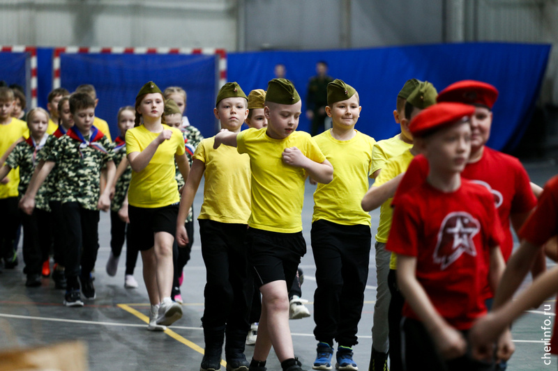    Открытие военно-патриотической игры "Зарница 2.0" для школьников прошло сегодня в ФОКе на Сталеваров