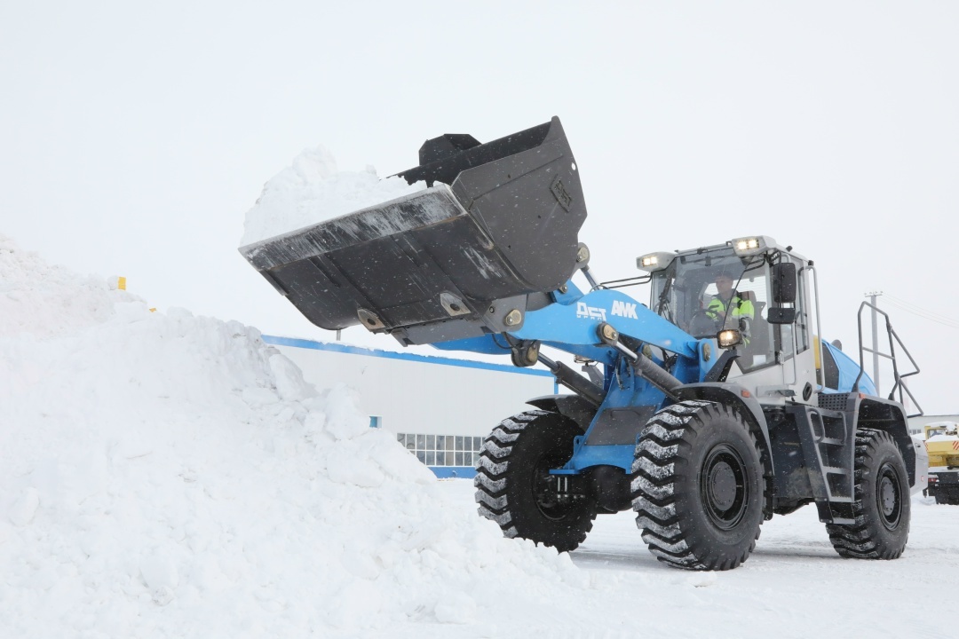 «П-465 Г» как чемпион «Формулы-1» в спецтехнике: ковш объемом 2,8 куба машина выгружает за 1,9 секунды