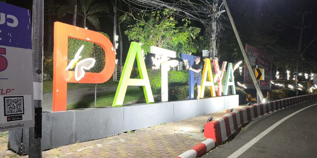 «Деньги закончились, домой надо, а как – не знаю»: история ижевчанина, который уже месяц не может вылететь из Таиланда из-за ситуации в ОАЭ