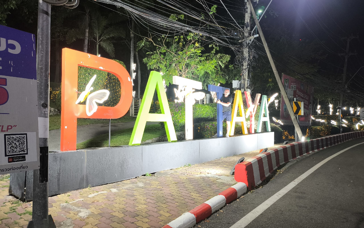    «Деньги закончились, домой надо, а как – не знаю»: история ижевчанина, который уже месяц не может вылететь из Таиланда из-за ситуации в ОАЭ