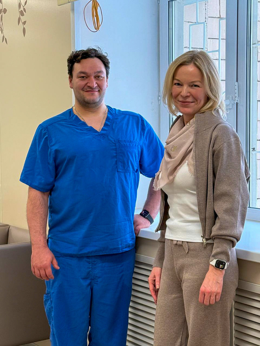 Василий Александрович Королишин, к.м.н., нейрохирург, ортопед и Наталья Владимировна Донских, пациентка. 