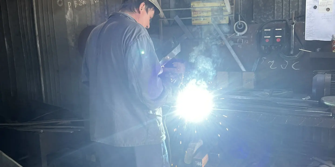 Когда сталь просыпается: Почему в кузнице Овсова весну ждут сильнее, чем отпуск, и как подготовить свой «резак» к сезону