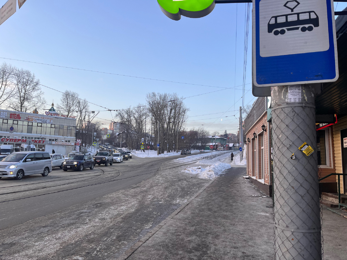 Трамвайная остановка у вокзала