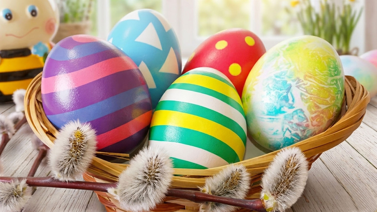 Пасхальные крашеные яйца