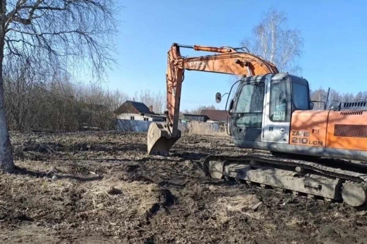    В Володарском районе Брянска снесли аварийный многоквартирный дом