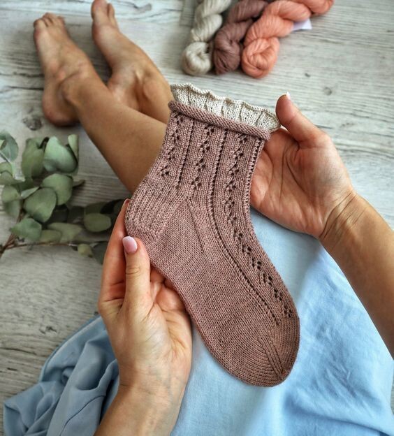 Здесь я собрал на сайте Pinteres.com несколько примеров носочков с "рюшами".