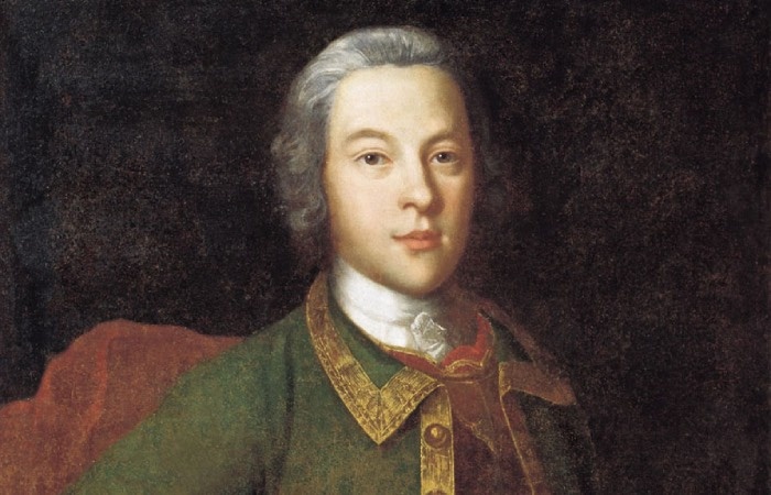 Знаменитый отец очень любил дочь.