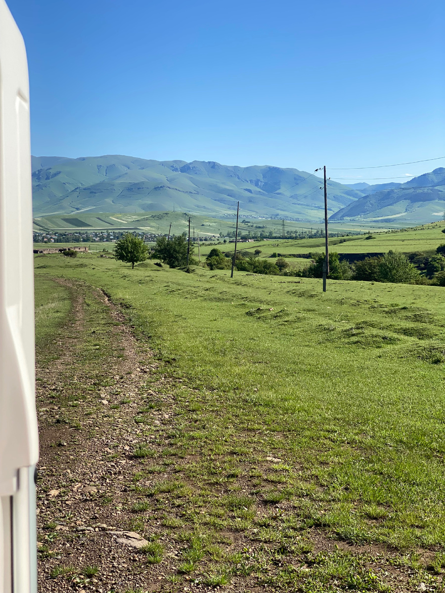 Вид из автодома на стоянке