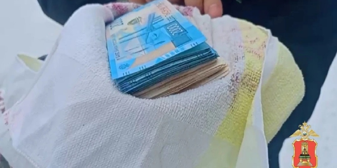 Тверские полицейские задержали 15-летнего курьера мошенников