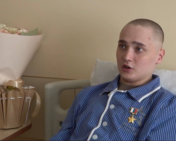     Рядовому Ярашеву вручили «Золотую Звезду» за 68 дней удержания позиций в ДНР