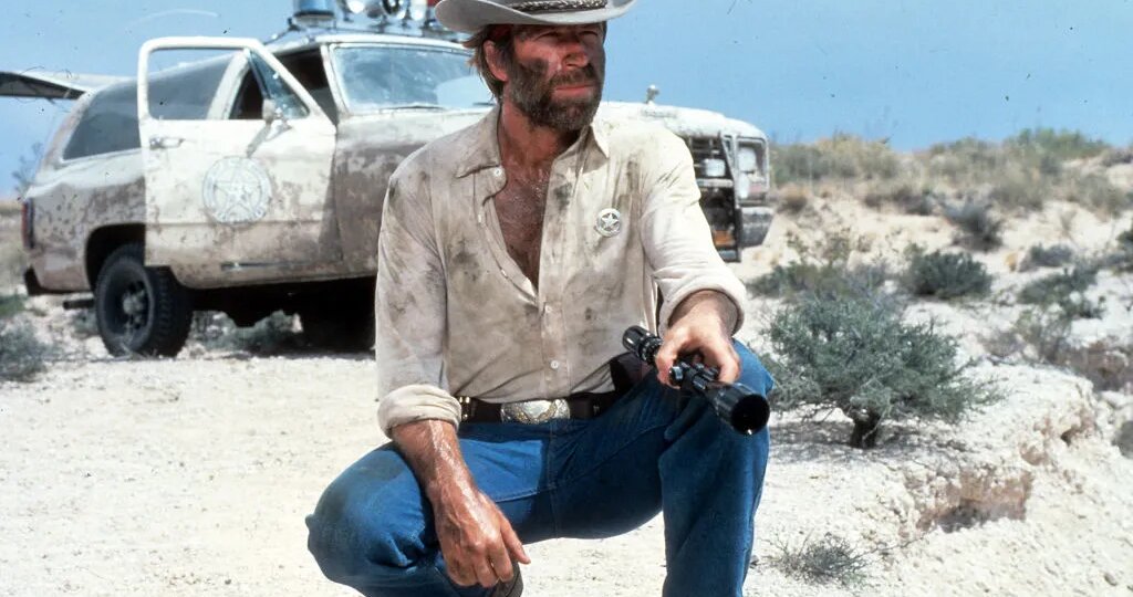 «Я не старею, я повышаю уровень»: 10 фильмов-мемов, по которым мы запомним Чака Норриса