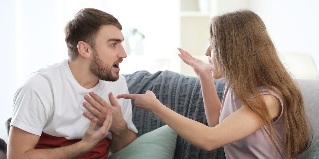 – Катя, не забывай, где я тебя подобрал! – муж изменил в нашей спальне