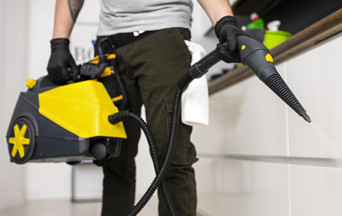 Freepik.com📷Основные рабочие узлы пароочистителя — нагревательный элемент и бак для воды