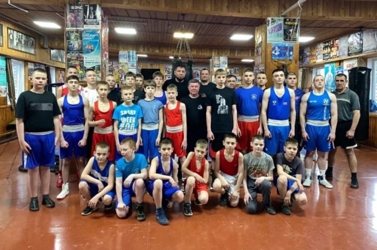    Боец Александр Емельяненко провел тренировку для псковских спортсменов