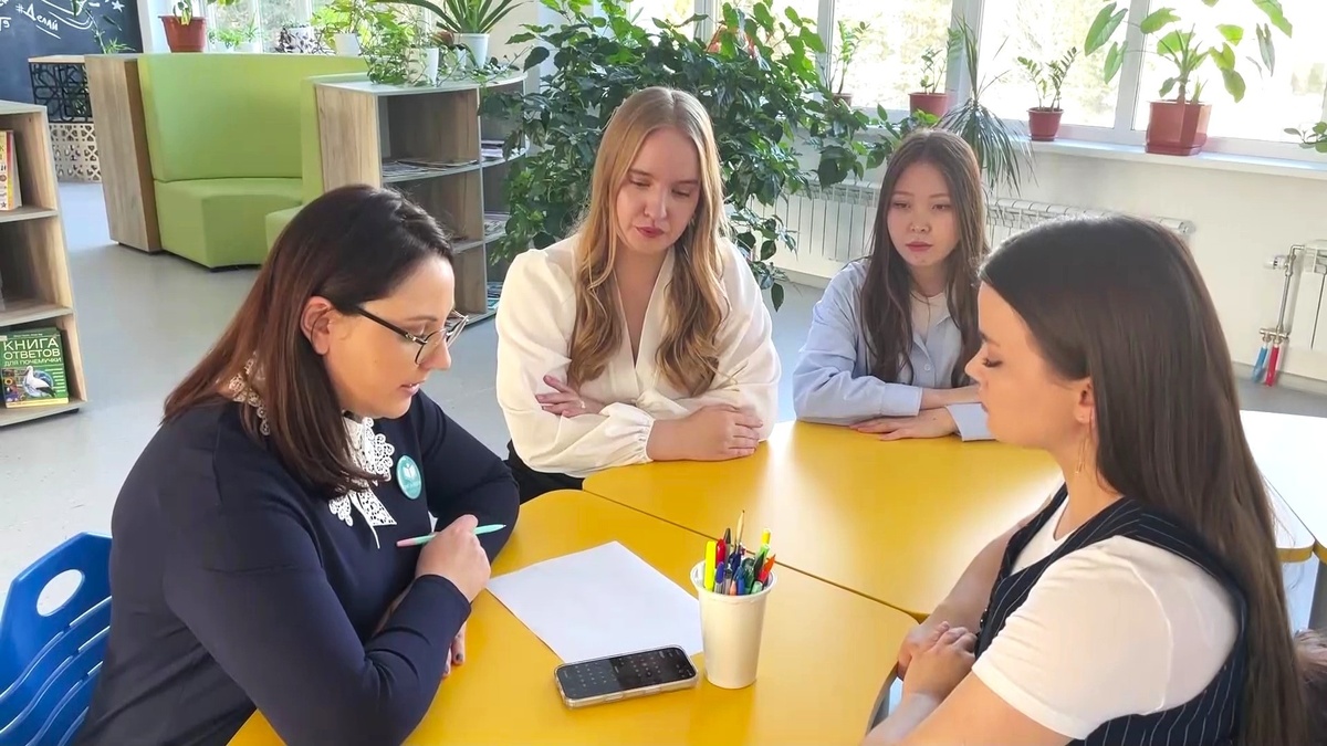    Воскресный учитель: в Югре педагоги-волонтёры помогают отстающим школьникам