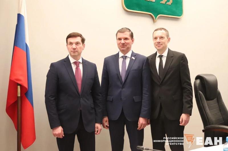    ЕАН. Глава Челябинска Алексей Лошкин, председатель гордумы Сергей Буяков и зампредседателя заксобрания Анатолий Еремин