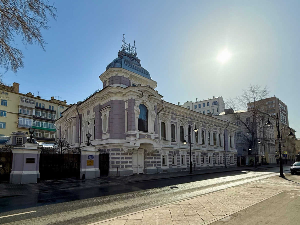 Фото автора канала. Особняк Т.И. Коробкова.