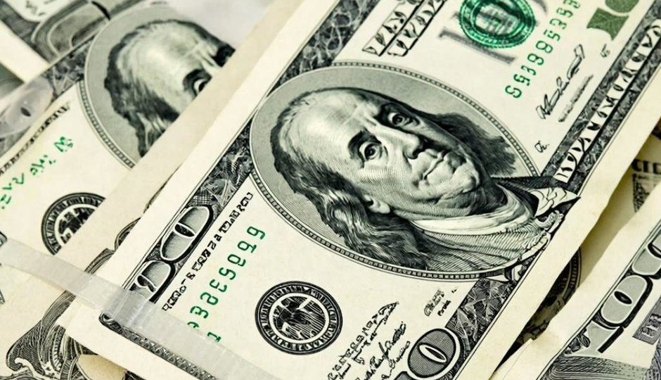 Доллар на внебиржевом рынке опустился до 80,9 рубля