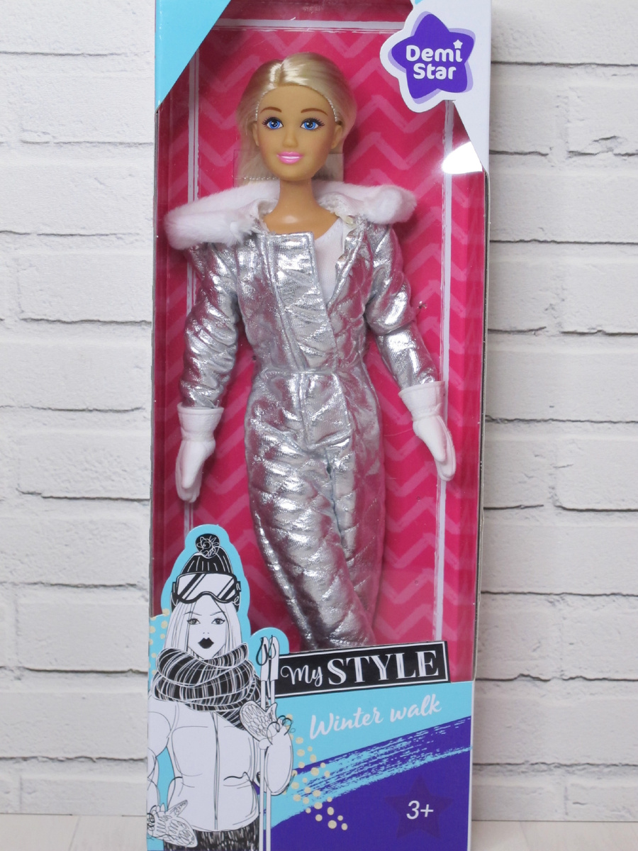 Здесь и далее фото автора. Вот так выглядит кукла в коробке.