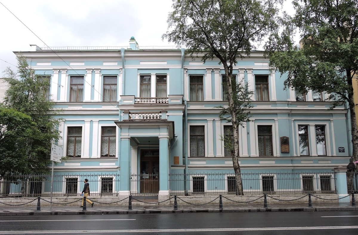 Дом 5 по Каменностровскому (бывший Кировский) проспекту