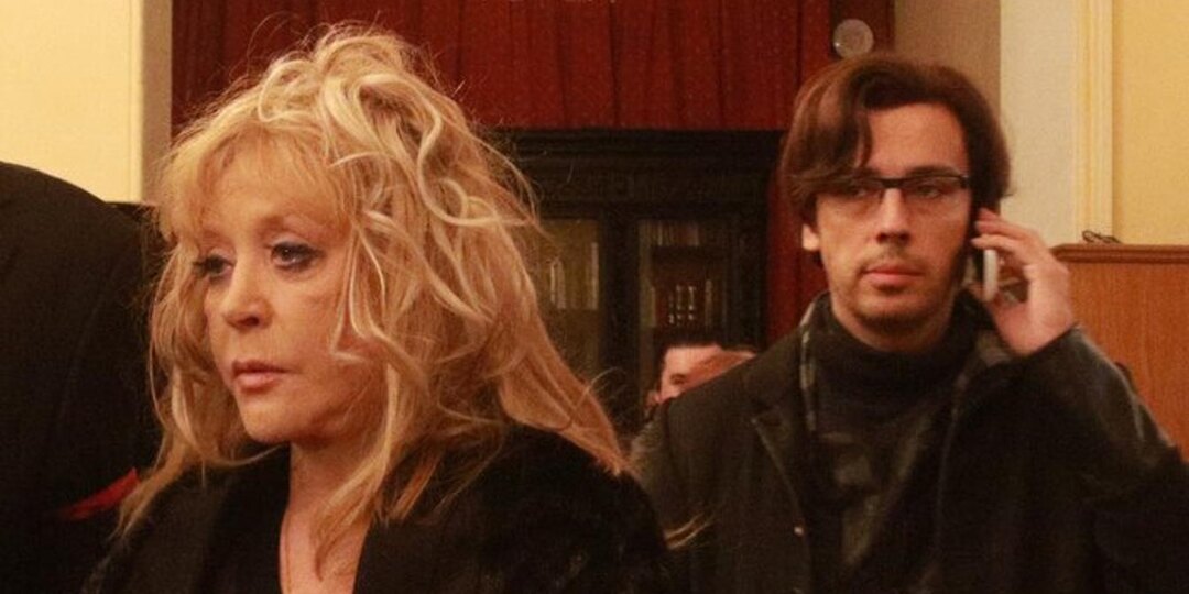 Пугачева и Галкин* придумали, как легально спасти свой замок в Грязи от потери