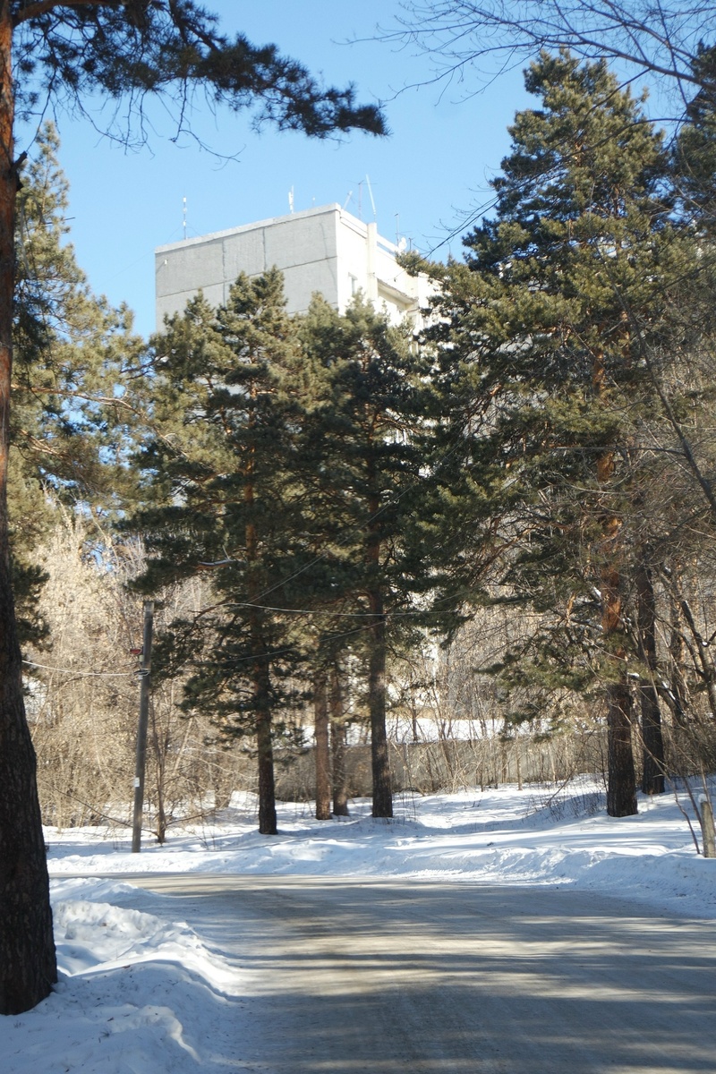 ул. Новокшонова, 62 в Иркутске - девятиэтажка 1994-ого года постройки