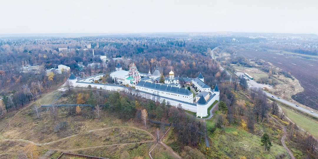 Словарь москвича: Звенигоро́дское шоссе или Звени́городское?