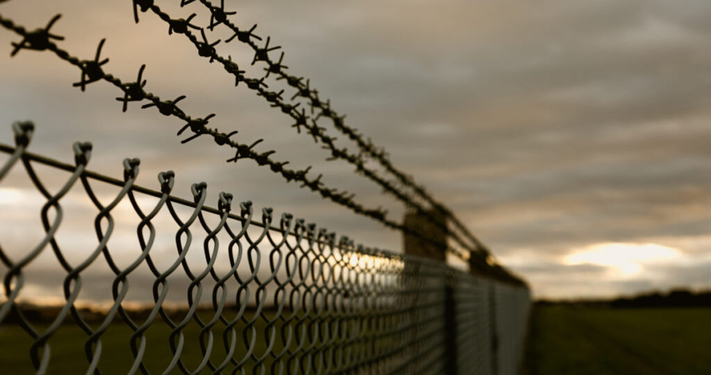 Комик Журавлев, работавший конвоиром до популярности, опроверг слухи о жестокости сотрудников ФСИН