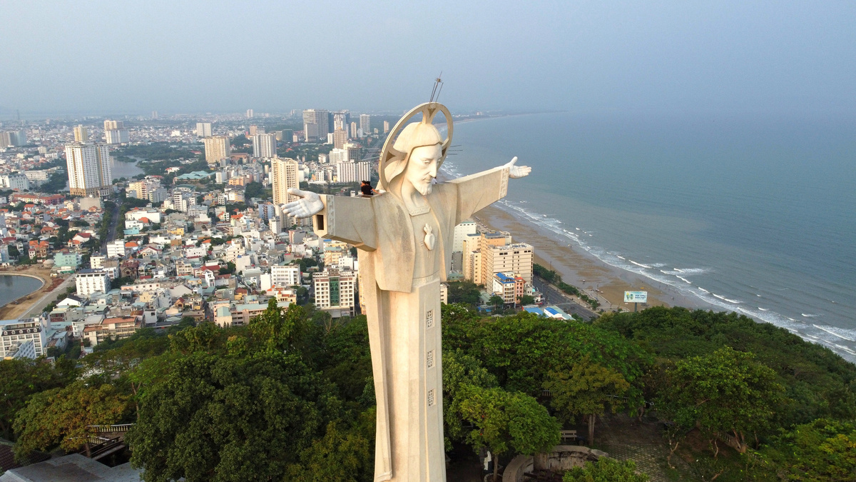 Вид на Вунгтау со статуи Иисуса Христа