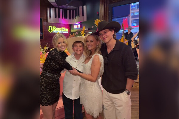 reesewitherspoon/Instagram   📷