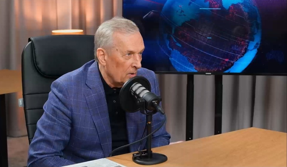    Декан журфака КубГУ Валерий Касьянов в студии радио КП