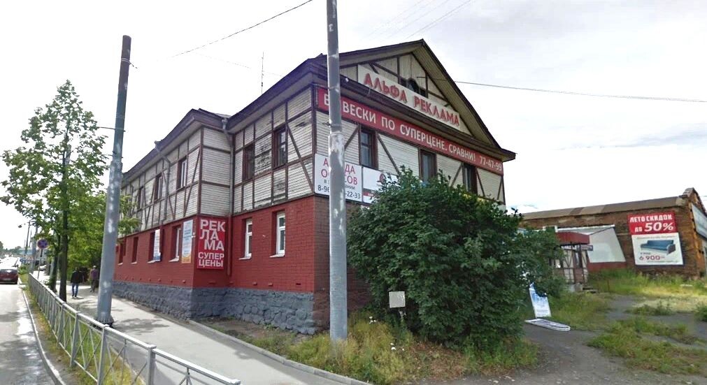    Строители завершают вывоз мусора после сноса офисного здания в Петрозаводске© Столица на Онего