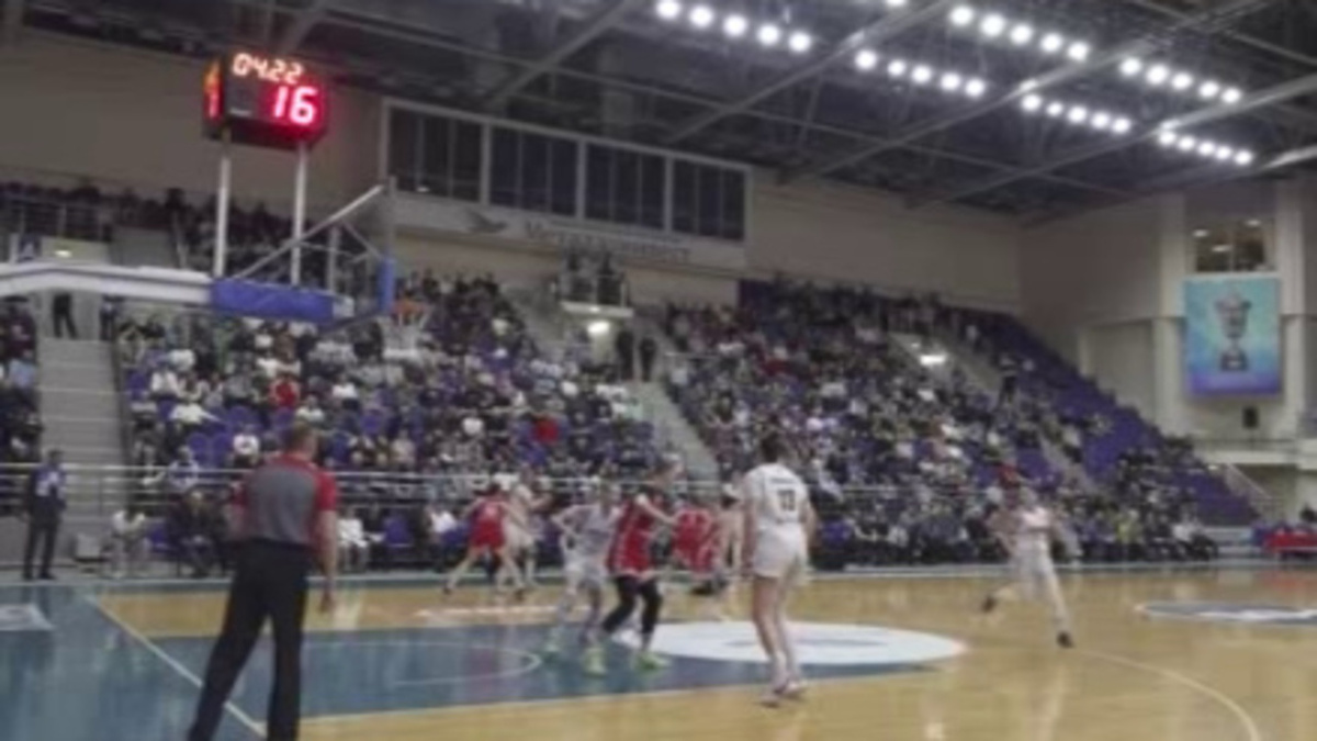    Сёстры со знаковой для курского баскетбола фамилией встретились по разные стороны площадки