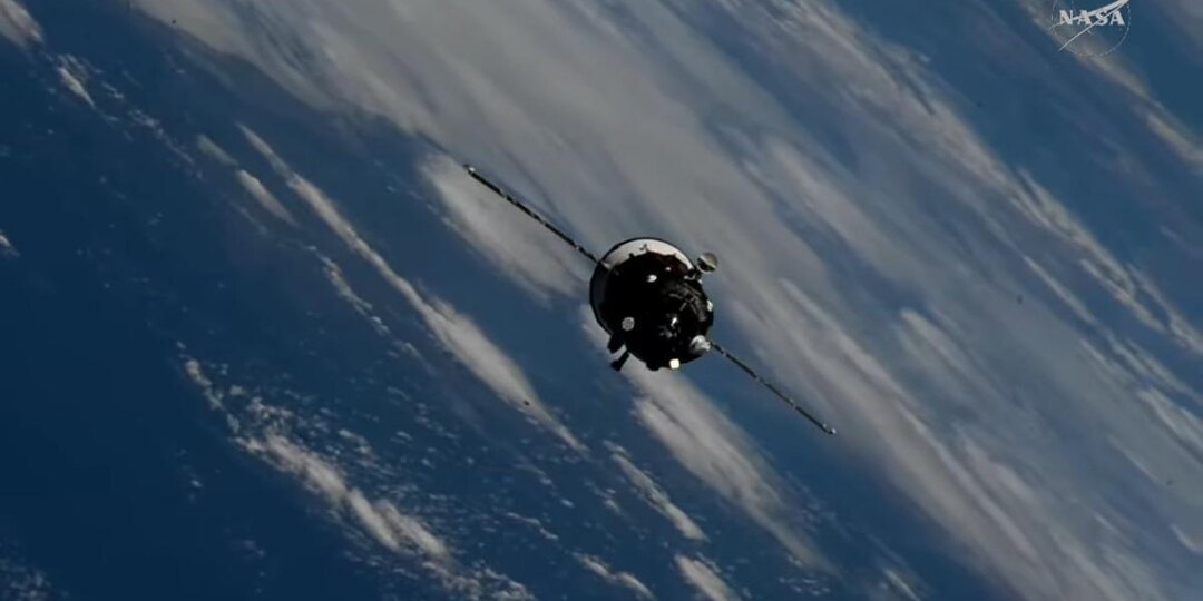 Грузовой корабль «Прогресс МС-33» пристыковался к МКС в ручном режиме