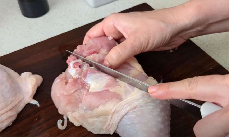 Куриные бедрышки без костей в ароматном маринаде: необычный подход к знакомому блюду