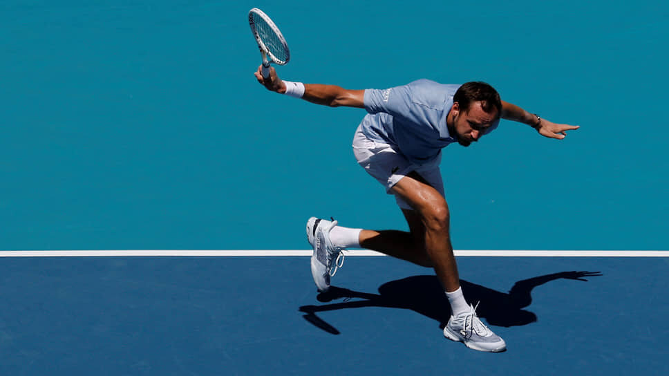 Отдав Франсиско Серундоло восемь геймов подряд в начале матча, Даниил Медведев временно перехватил инициативу, но в концовке не дожал соперника.📷Фото: Geoff Burke-Imagn Images / Reuters