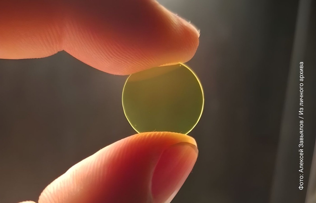    Образец керамического люминофора перед исследованием на синхротроне.