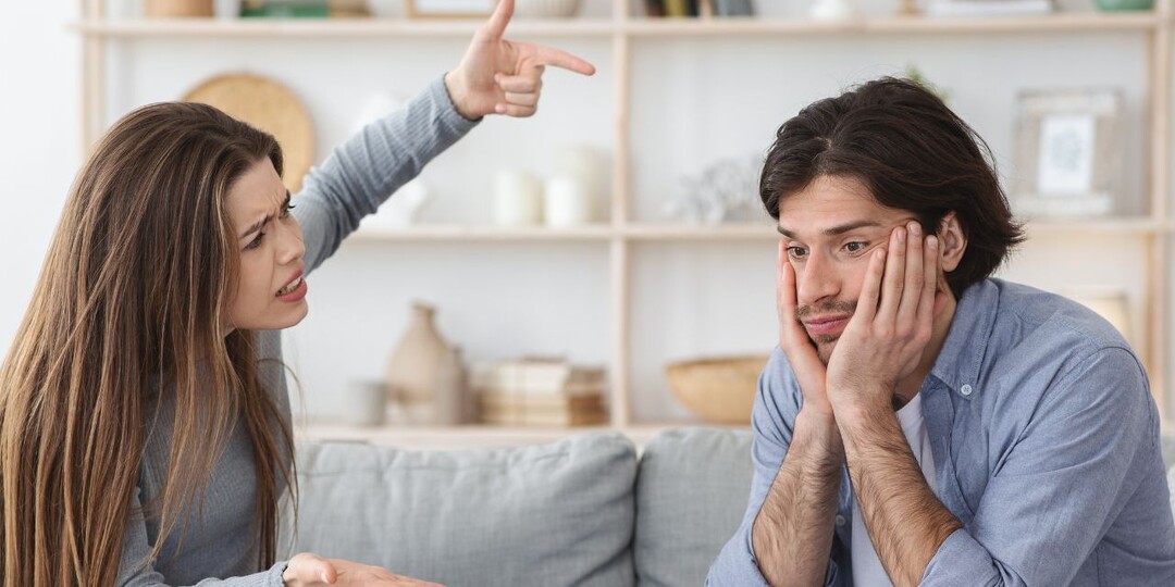 – Катя, не забывай, где я тебя подобрал! – муж изменил в нашей спальне. Часть 7