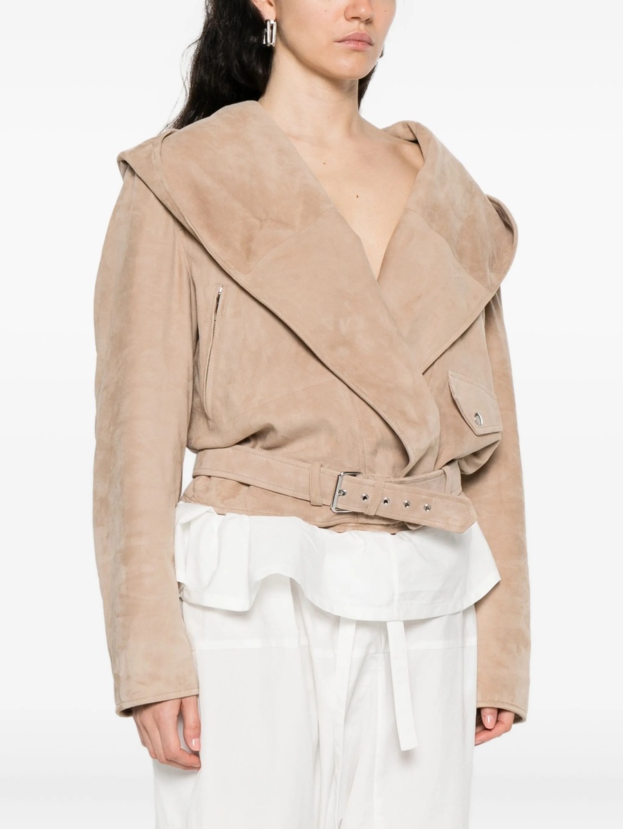  📷    Тренчи, юбки, мюли и кепки: 40 вещей из замши на весну 2026 (фото 1)