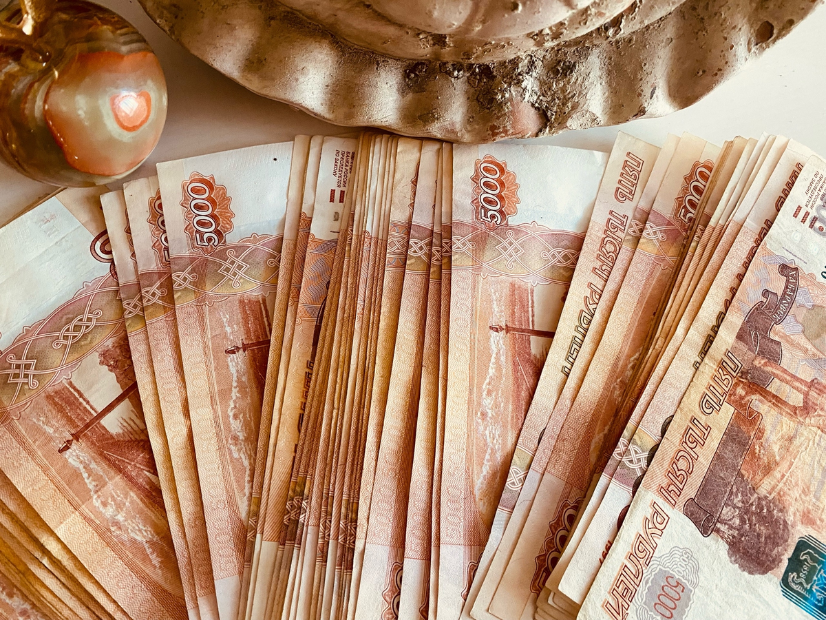 С любовью к каждому ,Наташа Эльберг- более 25 лет непрерывно практикующий энергопсихолог, кризисный психолог, синестет, автор книг-бестселлеров , автор методики ментальной трансформации и коррекции любых жизненных ситуаций с помощью специальных энергетических практик. Автор - мастер энергетического таро