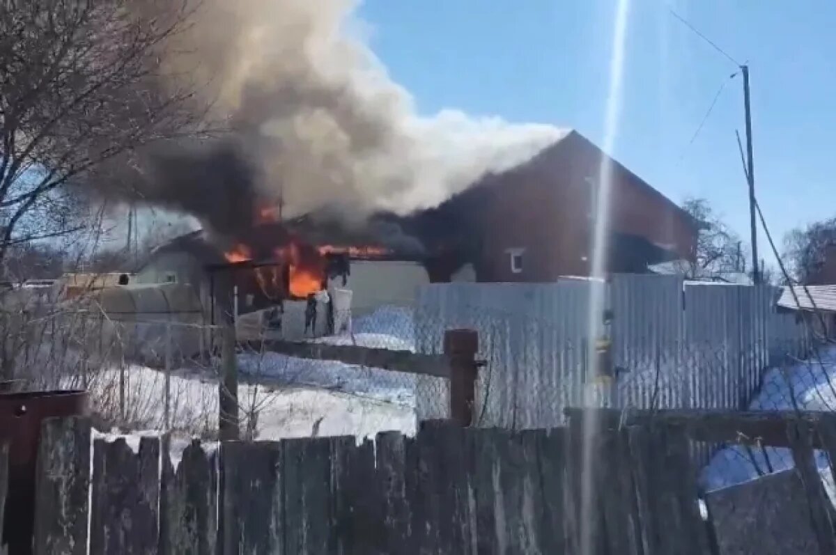    Инспекторы ДПС спасли 63-летнюю женщину из горящего дома в Щёкине