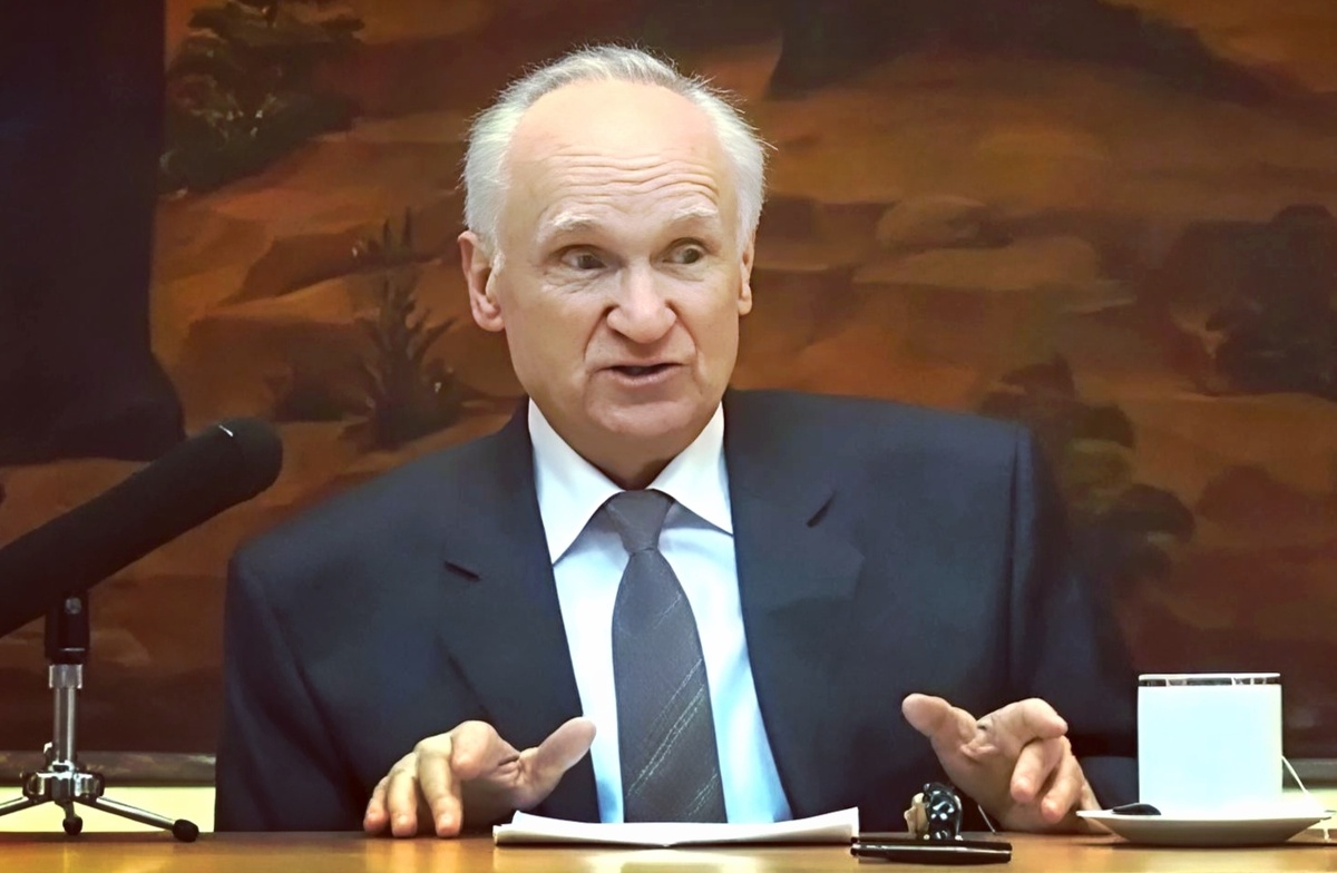 Алексей Ильич Осипов — учёный-богослов, педагог, доктор богословия, заслуженный профессор Московской Духовной Академии и Семинарии, писатель, публицист, проповедник.