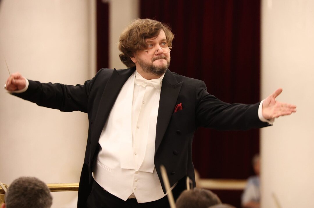    Дирижер Феликс Коробов Фото: Изображения предоставлены «Собака.ru» пресс-службой Петербургской филармонии имени Шостаковича / Фото: Стас Левшин