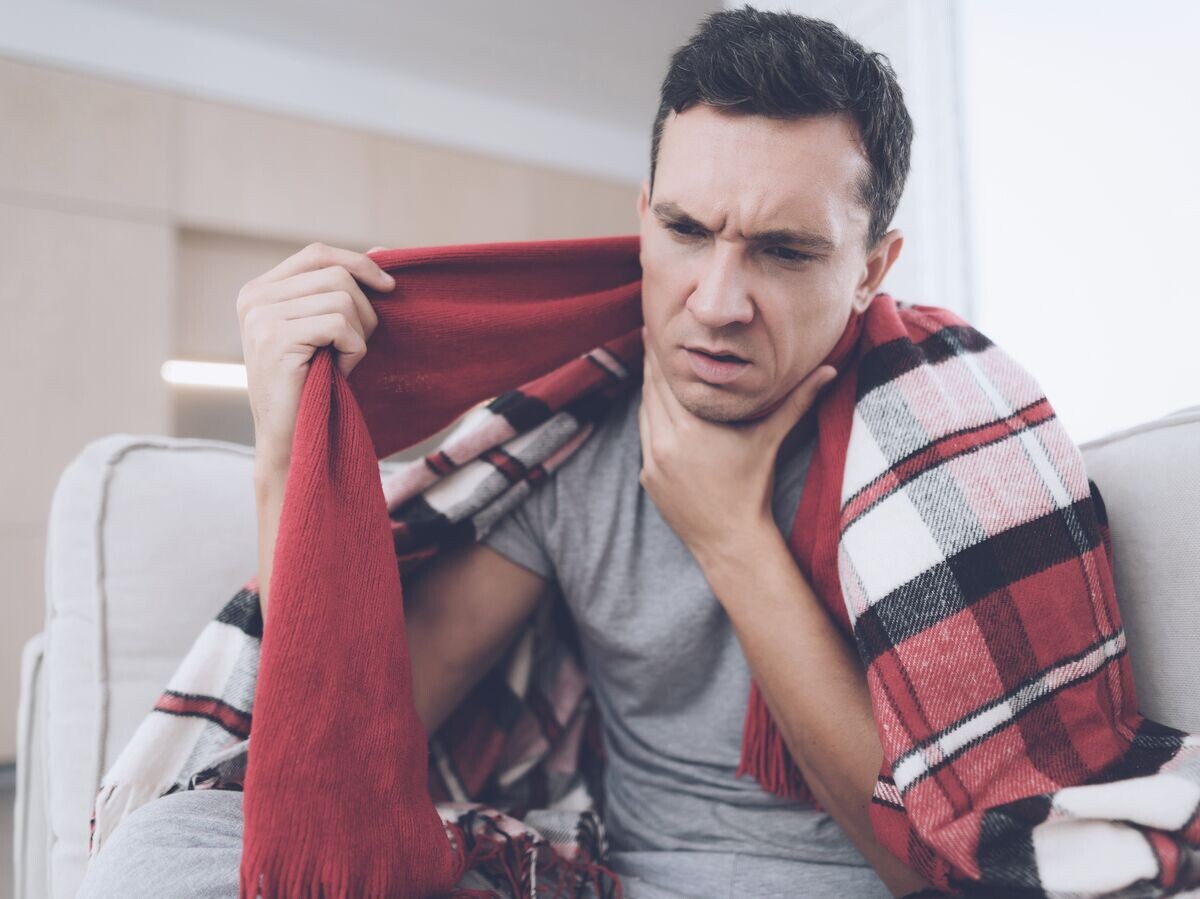    Мужчина с больным горлом | © Depositphotos.com / vadimphoto1@gmail.com