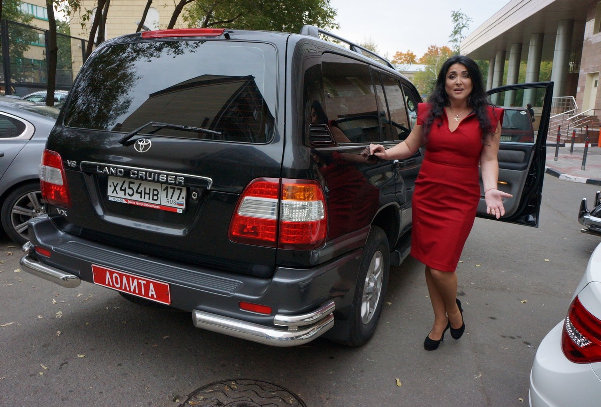    Именной номерной знак переехал с Toyota Land Cruiser 100